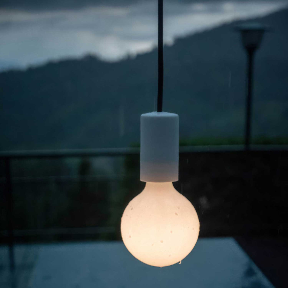 Modulair ELEGANT Außenleuchte mit 5 m Textilkabel, Pendelbremse, Baldachin und IP65-geschützter Fassung – Weiß – Ansicht 4