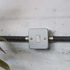 Wanddose aus Metall mit Einzelschalter für Creative-Tube – Ansicht 3