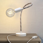 Table Flex Tischleuchte mit flexibel einstellbarem Licht – Mattweiß – Ansicht 2